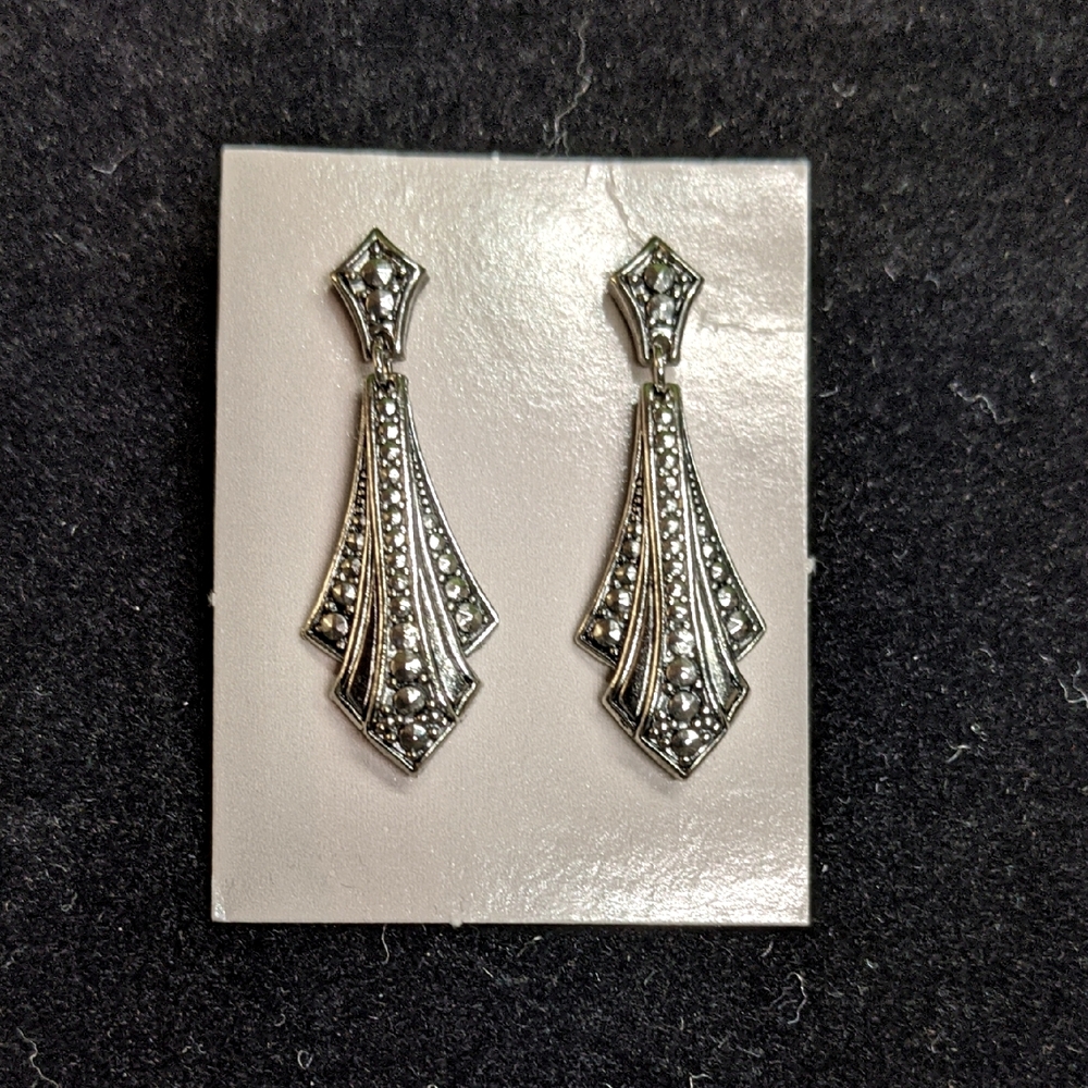 AVON Vintage Victorian Elegance Pierced Silver-tone Dangle Earrings, NOS